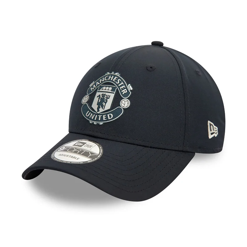 Retro-Inspired Snapback Hat for Vintage Look-Manchester United Adult Black 9Forty Cap Cloth Strap Adjustable Football (Soccer) By New Era